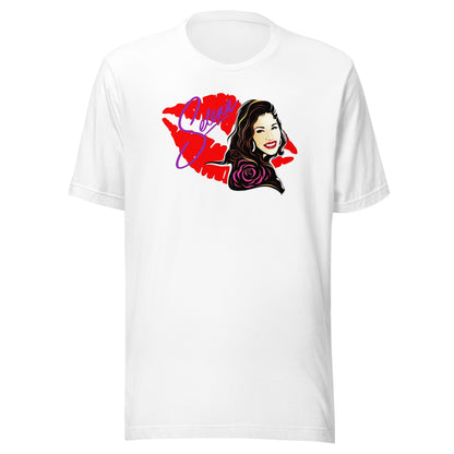 Playera de Selena Kiss ,Descubre calidad excepcional y estampados duraderos. Encuentra estilo y orgullo en cada prenda. Compre en LOSMIOS!